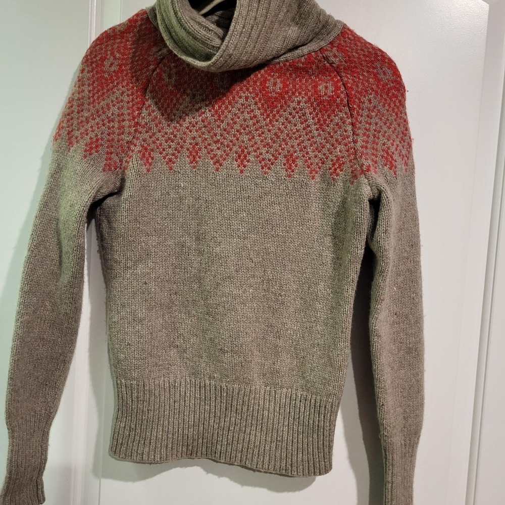 GAP Beige and Red Knit Sweater